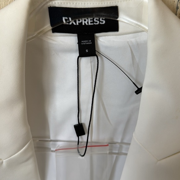 EXPRESS WHITE BLAZER NWOT SIZE SMALL - Picture 2 of 3